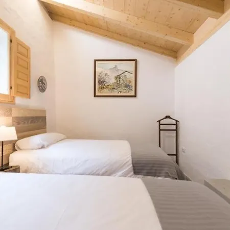 Holiday home Vivelorural Casa En Grupos Con Piscina Arucas