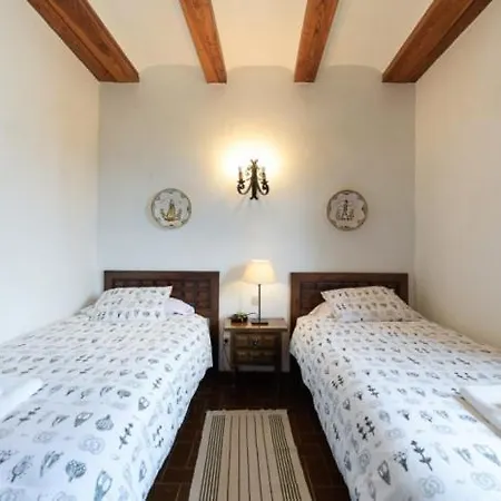 Holiday home Vivelorural Casa En Grupos Con Piscina