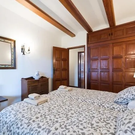 Holiday home Vivelorural Casa En Grupos Con Piscina